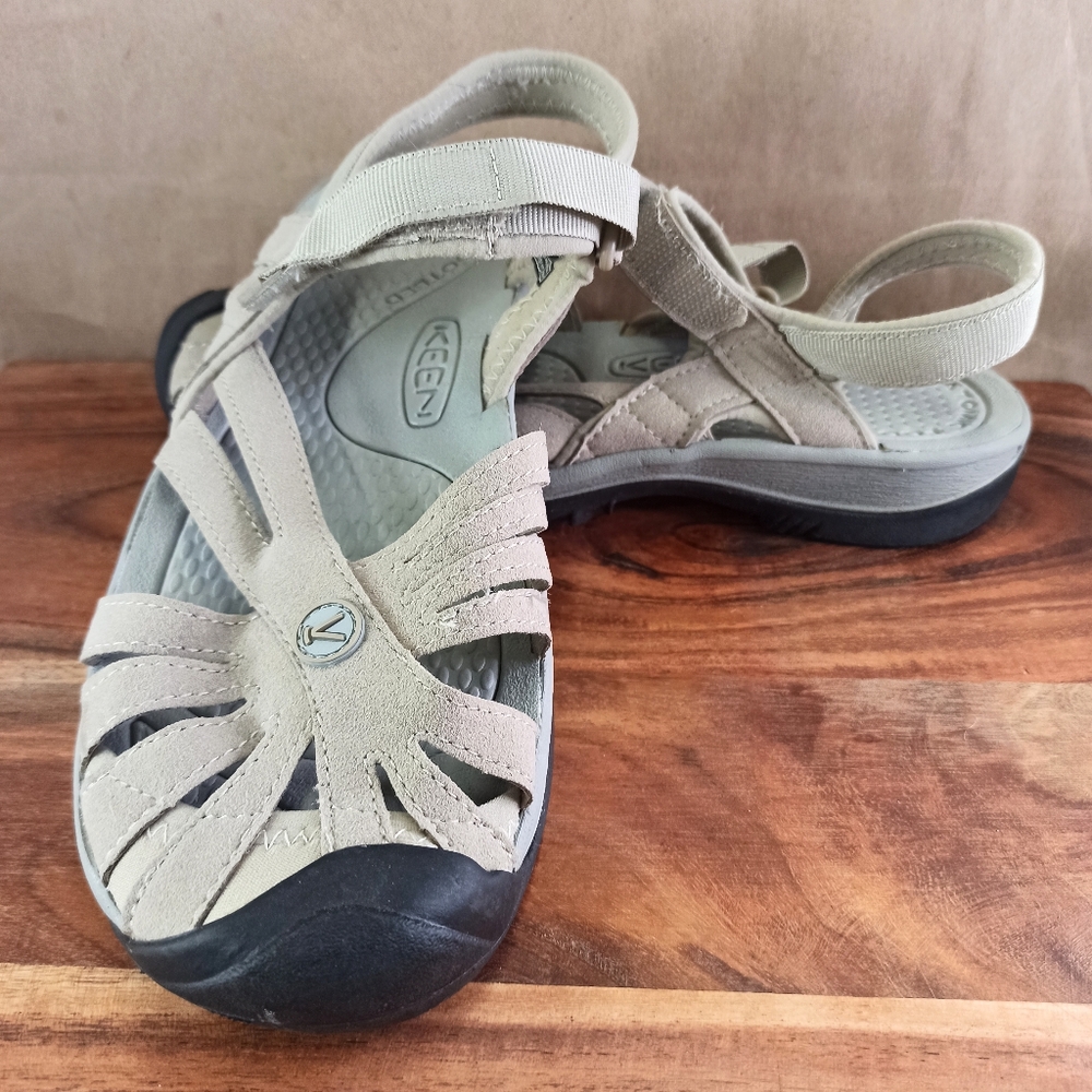 Keens Women's Sandals Sz 8w 1010998
